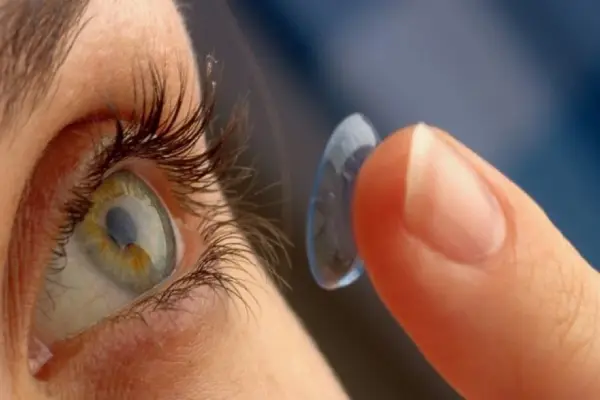 لنز چشم طبی که با نام لنز‌های تماسی درمانی یا بانداژی نیز شناخته می‌شوند، می‌توانند تأثیر بسزایی در مدیریت و درمان بیماری‌های چشمی مختلف داشته باشند